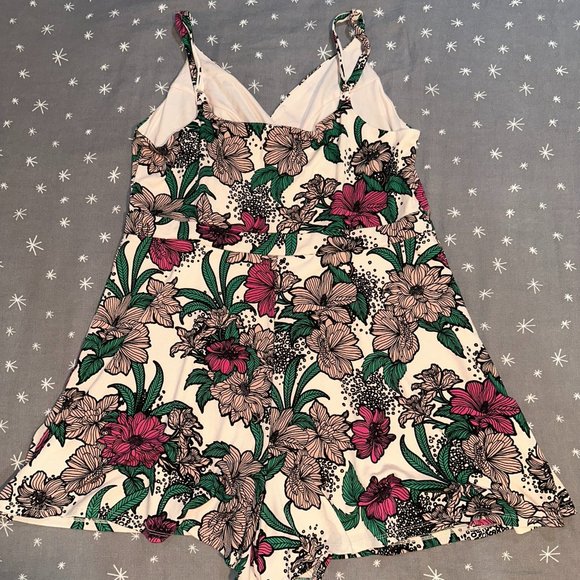 Candies floral romper size XL RUNS LARGER - Picture 4 of 4